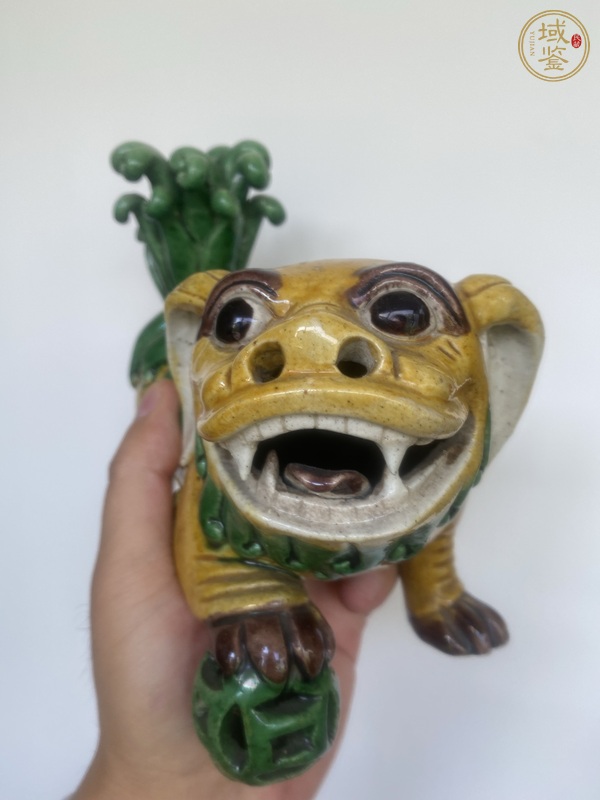 古玩陶瓷三彩獅子塑像真品鑒賞圖