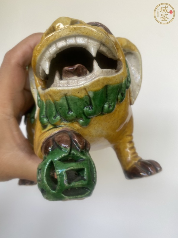 古玩陶瓷三彩獅子塑像真品鑒賞圖