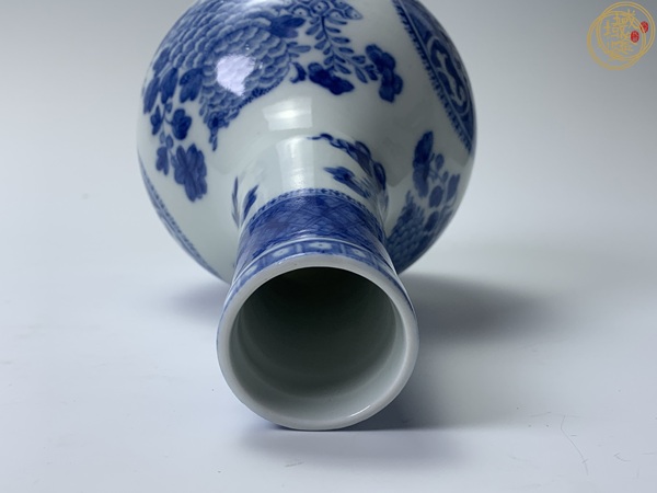 古玩陶瓷清乾隆 青花團(tuán)花紋天球瓶真品鑒賞圖