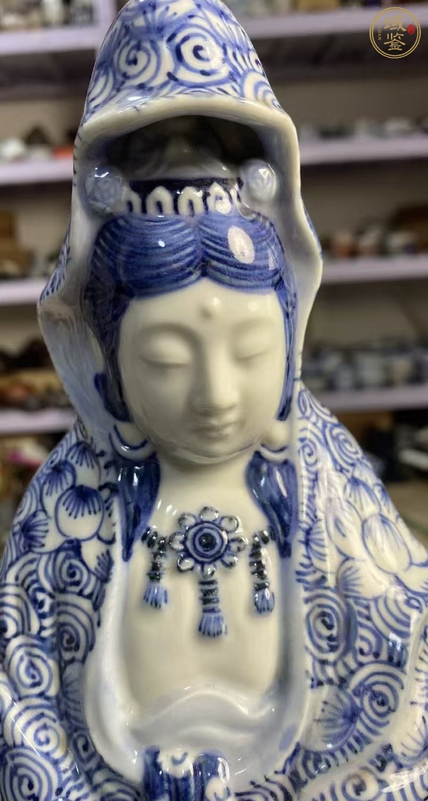 古玩陶瓷青花持經(jīng)觀音塑像真品鑒賞圖