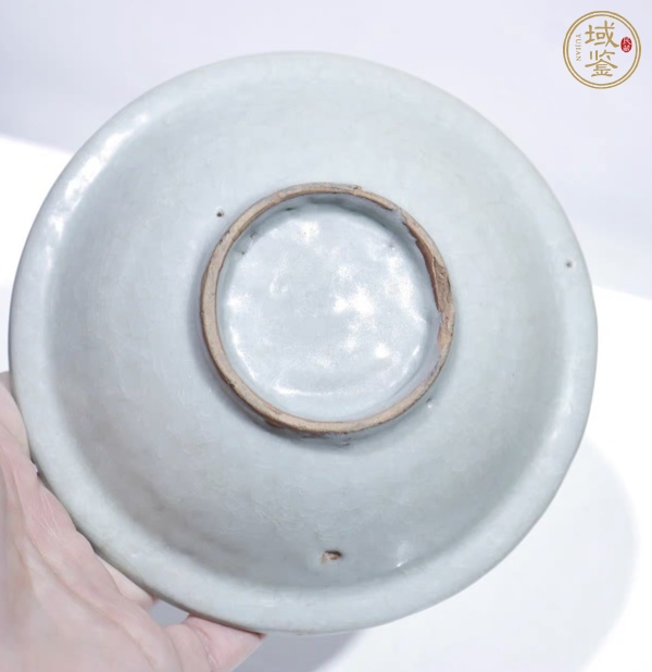 古玩陶瓷龍泉窯菊瓣洗真品鑒賞圖