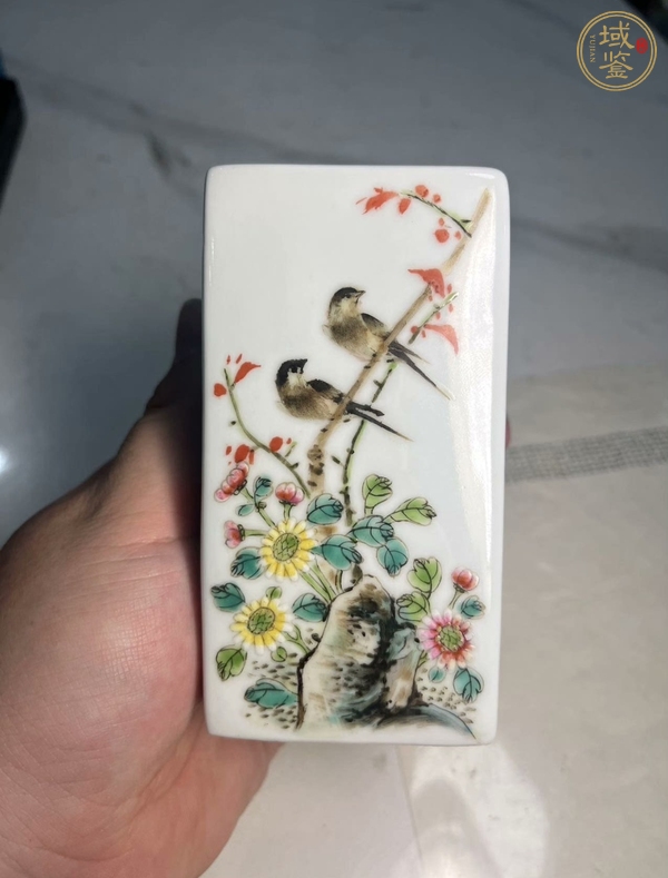 古玩陶瓷粉彩花鳥(niǎo)紋筆筒真品鑒賞圖