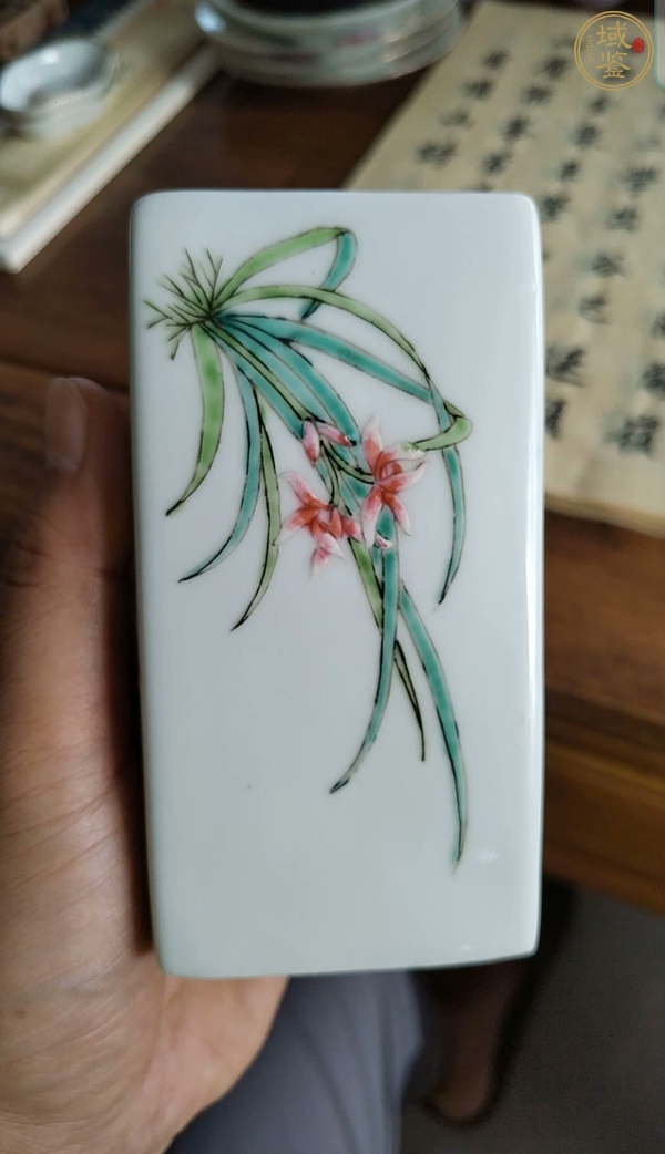 古玩陶瓷粉彩花鳥(niǎo)紋筆筒真品鑒賞圖