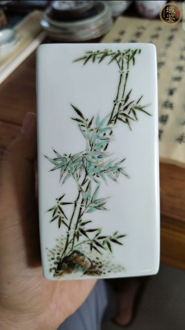 古玩陶瓷粉彩花鳥(niǎo)紋筆筒真品鑒賞圖