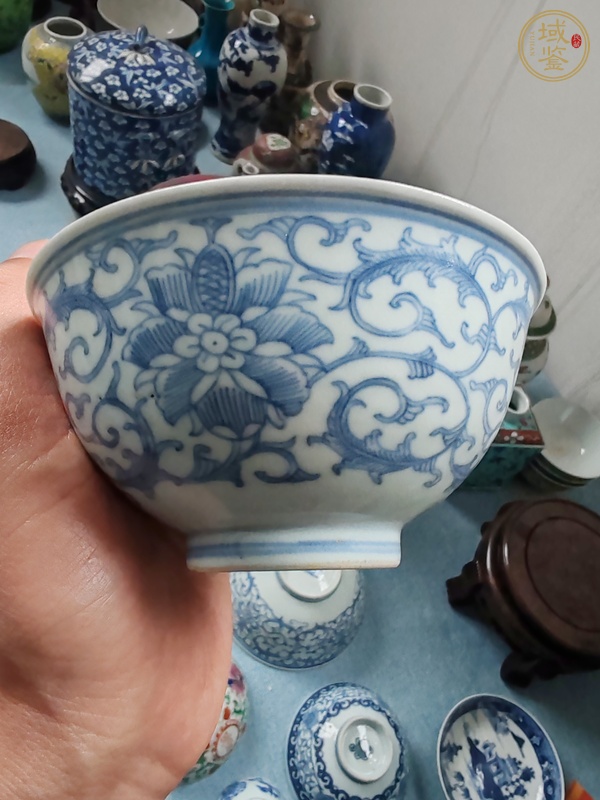 古玩陶瓷青花纏枝花卉紋碗真品鑒賞圖