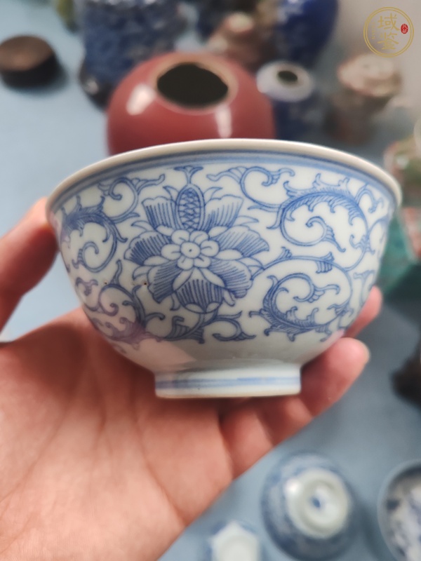 古玩陶瓷青花纏枝花卉紋碗真品鑒賞圖