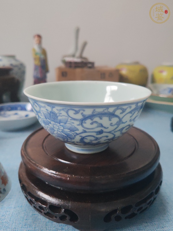 古玩陶瓷青花纏枝花卉紋碗真品鑒賞圖