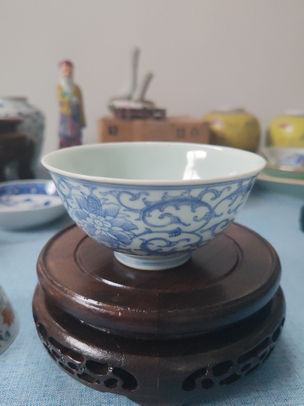 古玩陶瓷清乾隆時期青花纏枝花卉紋碗拍賣，當前價格880元