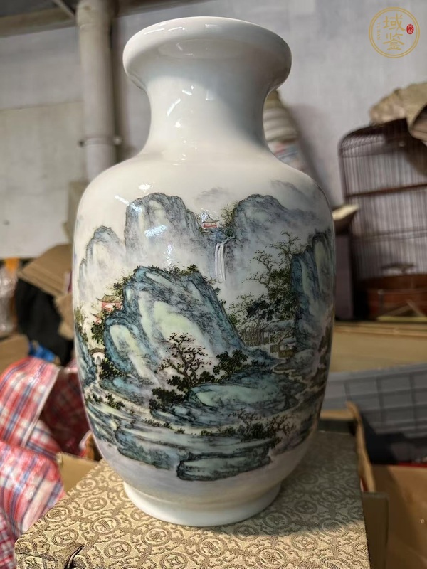 古玩陶瓷粉彩山水紋燈籠瓶真品鑒賞圖