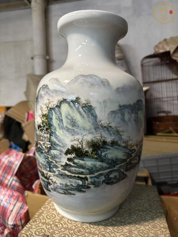 古玩陶瓷粉彩山水紋燈籠瓶真品鑒賞圖