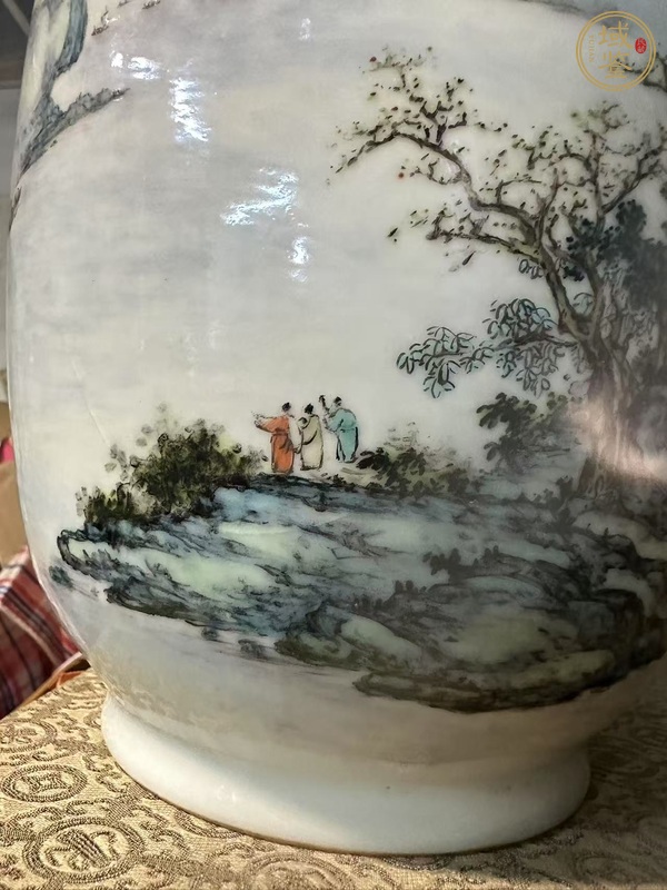 古玩陶瓷粉彩山水紋燈籠瓶真品鑒賞圖