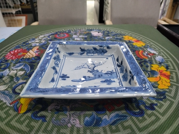 古玩陶瓷明代青花山水人物紋四方盤拍賣，當(dāng)前價(jià)格3200元