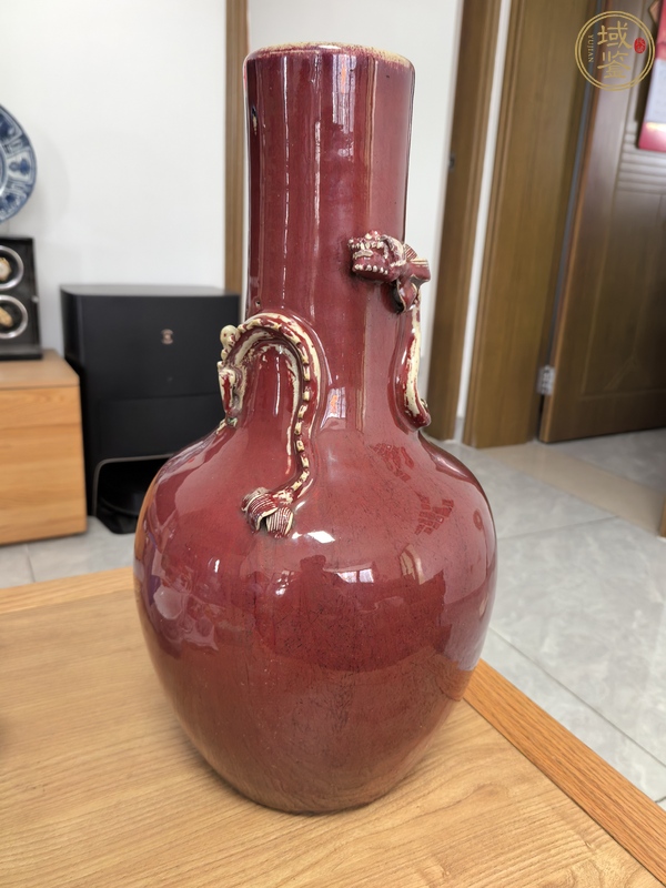 古玩陶瓷清中·窯變紅釉堆塑螭龍瓶  真品鑒賞圖