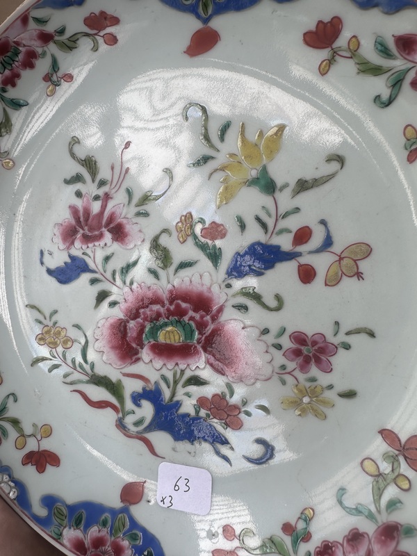 古玩陶瓷粉彩花卉紋盤拍賣，當(dāng)前價(jià)格2300元