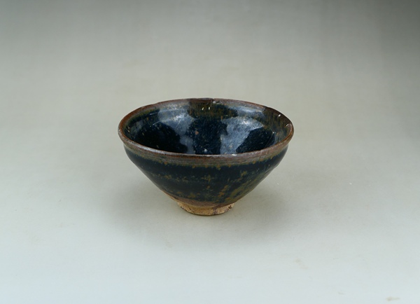古玩陶瓷精品:南宋建窯黑釉雪花斑紋盞（罕見(jiàn)精品）拍賣(mài)，當(dāng)前價(jià)格2元