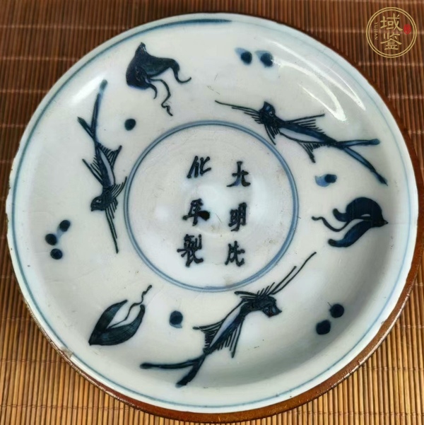 古玩陶瓷日本明治青花魚(yú)藻紋盤(pán)真品鑒賞圖
