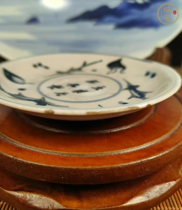 古玩陶瓷日本明治青花魚(yú)藻紋盤(pán)真品鑒賞圖