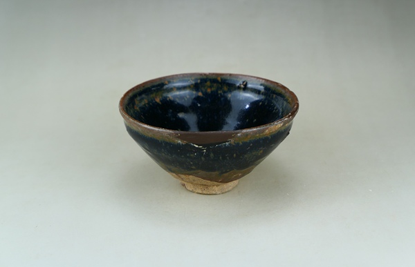 古玩陶瓷精品:南宋建窯黑釉雪花斑紋盞（罕見(jiàn)精品）拍賣(mài)，當(dāng)前價(jià)格2元