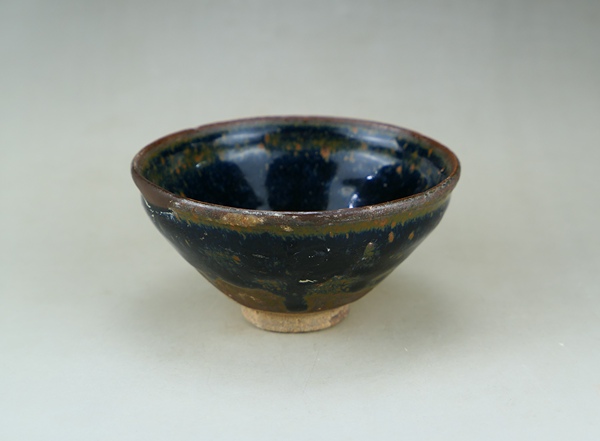 古玩陶瓷精品:南宋建窯黑釉雪花斑紋盞（罕見(jiàn)精品）拍賣(mài)，當(dāng)前價(jià)格2元