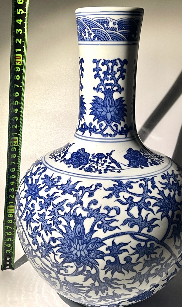 古玩陶瓷青花纏枝花卉紋天球瓶拍賣，當(dāng)前價(jià)格900元