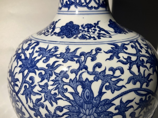 古玩陶瓷青花纏枝花卉紋天球瓶拍賣，當(dāng)前價(jià)格900元