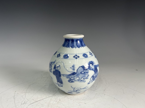 古玩陶瓷清康熙·人物青花小瓶拍賣，當(dāng)前價(jià)格27000元