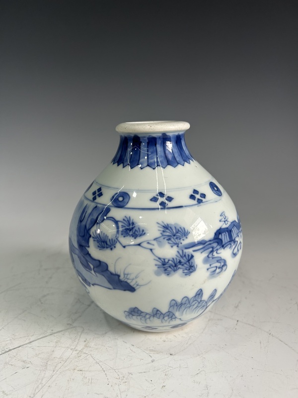 古玩陶瓷清康熙·人物青花小瓶拍賣，當(dāng)前價(jià)格27000元