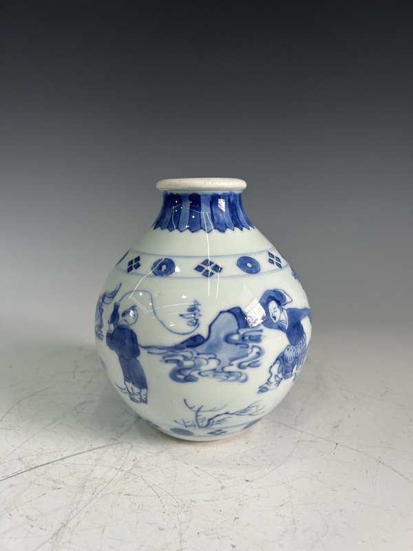 古玩陶瓷清康熙·人物青花小瓶拍賣，當(dāng)前價(jià)格27000元