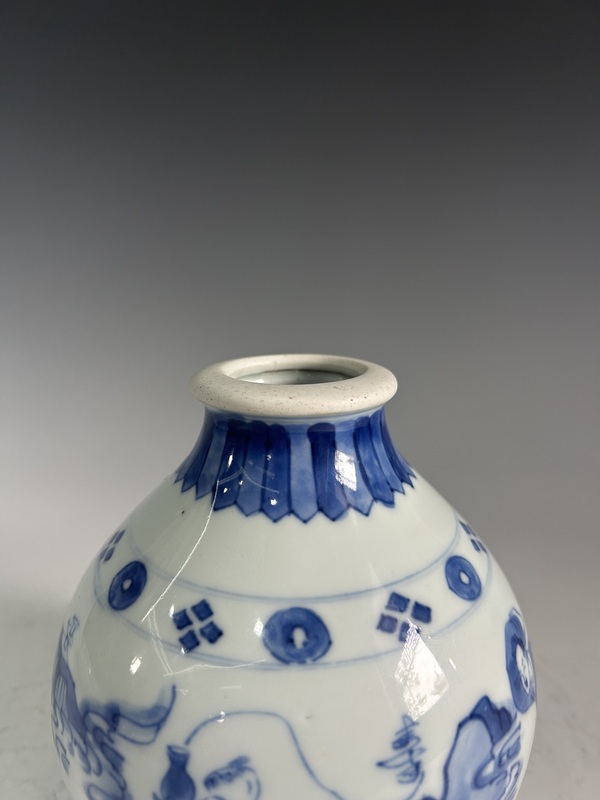 古玩陶瓷清康熙·人物青花小瓶拍賣，當(dāng)前價(jià)格27000元