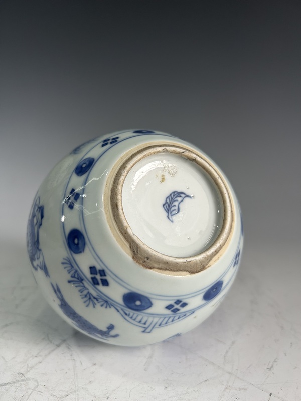 古玩陶瓷清康熙·人物青花小瓶拍賣，當(dāng)前價(jià)格27000元