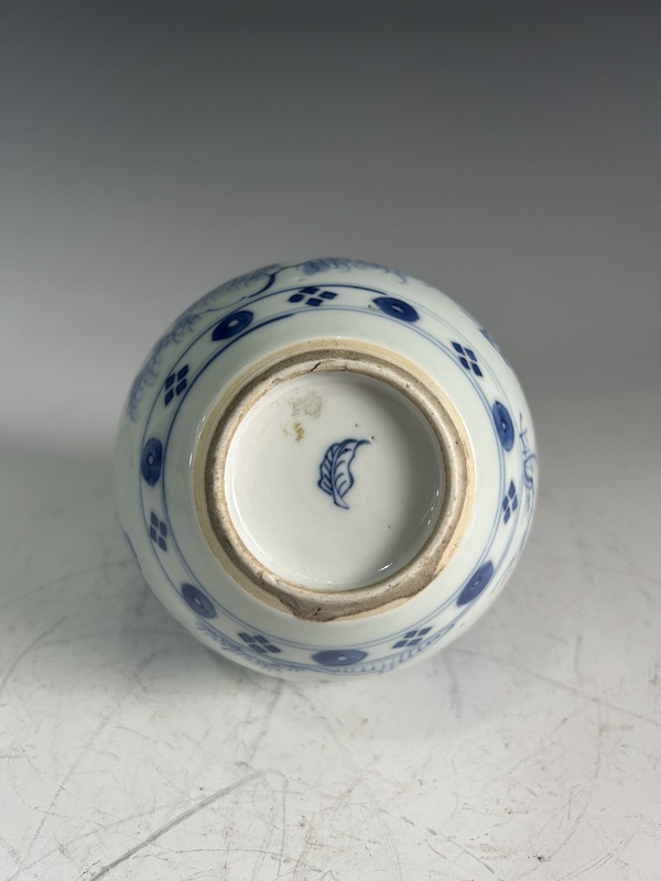 古玩陶瓷清康熙·人物青花小瓶拍賣，當(dāng)前價(jià)格27000元
