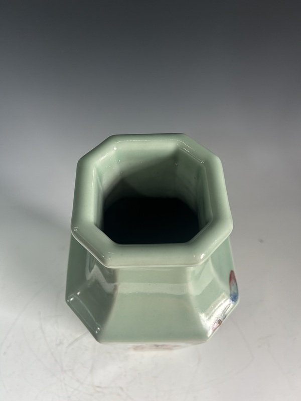 古玩陶瓷晚清·青釉粉彩人物八方瓶拍賣，當(dāng)前價格22500元