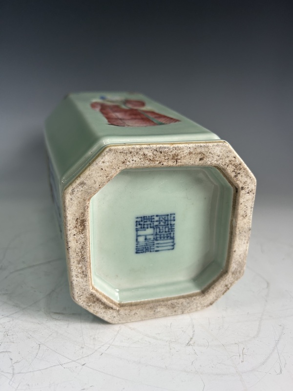 古玩陶瓷晚清·青釉粉彩人物八方瓶拍賣，當(dāng)前價格22500元