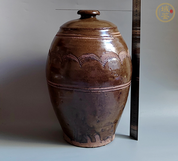 古玩陶瓷茶葉末釉刻水波紋梅瓶真品鑒賞圖
