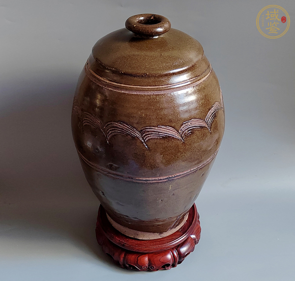 古玩陶瓷茶葉末釉刻水波紋梅瓶真品鑒賞圖