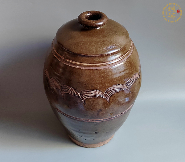 古玩陶瓷茶葉末釉刻水波紋梅瓶真品鑒賞圖