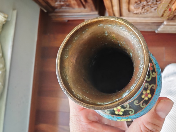 古玩陶瓷銅胎畫琺瑯花卉紋瓶真品鑒賞圖