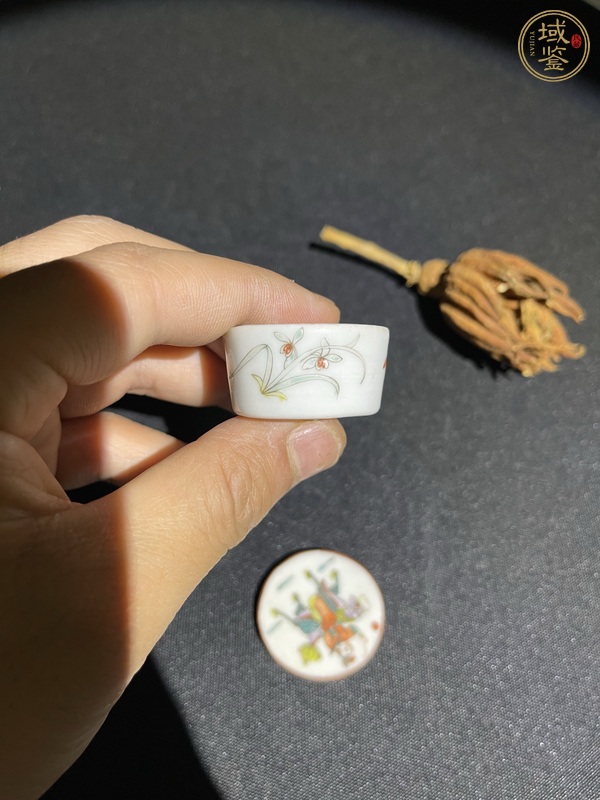 古玩陶瓷晚清細路粉彩小蓋盒真品鑒賞圖