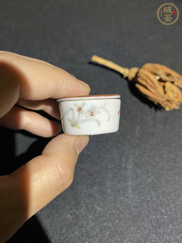 古玩陶瓷晚清細路粉彩小蓋盒真品鑒賞圖