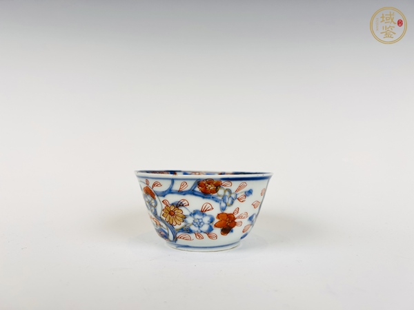 古玩陶瓷清康熙·青花礬紅描花卉紋馬蹄杯真品鑒賞圖