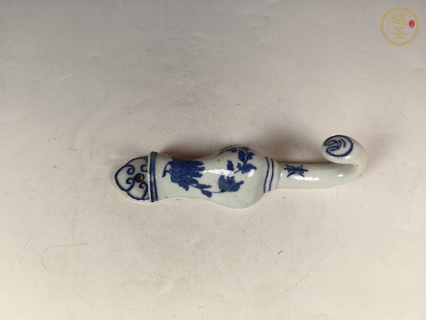 古玩陶瓷民國(guó)花卉紋青花掛瓶真品鑒賞圖