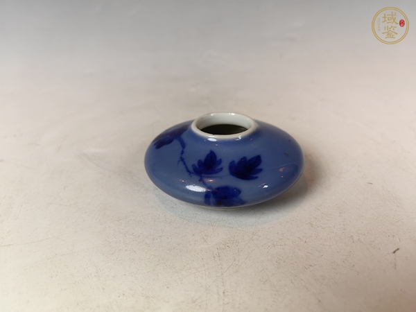 古玩陶瓷清中藍(lán)上藍(lán)青花花卉紋文房水盂真品鑒賞圖