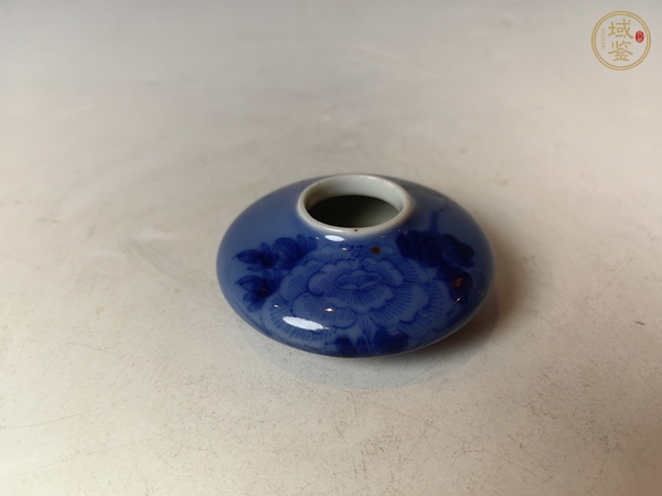 古玩陶瓷清中藍(lán)上藍(lán)青花花卉紋文房水盂真品鑒賞圖