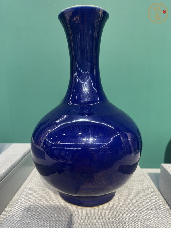 古玩霽藍釉描金紋賞瓶真品鑒賞圖