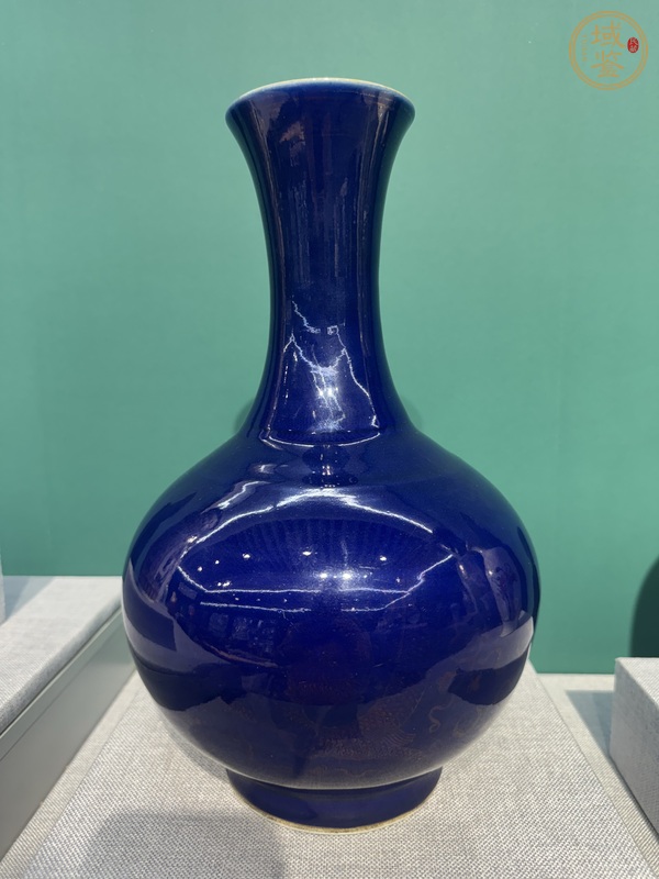 古玩陶瓷霽藍(lán)釉描金紋賞瓶真品鑒賞圖