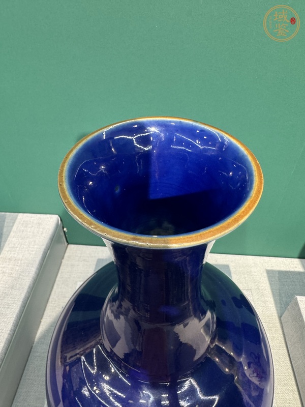 古玩陶瓷霽藍(lán)釉描金紋賞瓶真品鑒賞圖