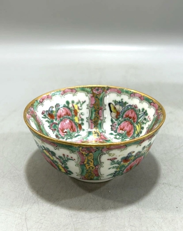 古玩轉(zhuǎn)賣廣彩開窗花卉碗拍賣,當(dāng)前價(jià)格1288元