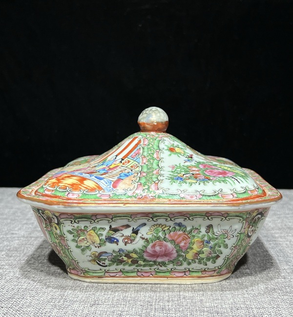 古玩陶瓷廣彩細(xì)路花鳥人物方蓋盒拍賣，當(dāng)前價(jià)格3900元