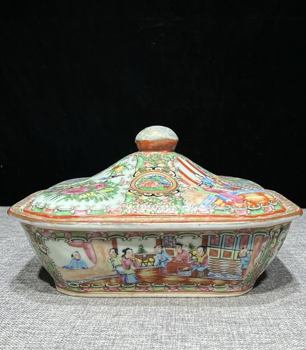 古玩陶瓷廣彩細(xì)路花鳥人物方蓋盒拍賣，當(dāng)前價(jià)格3900元