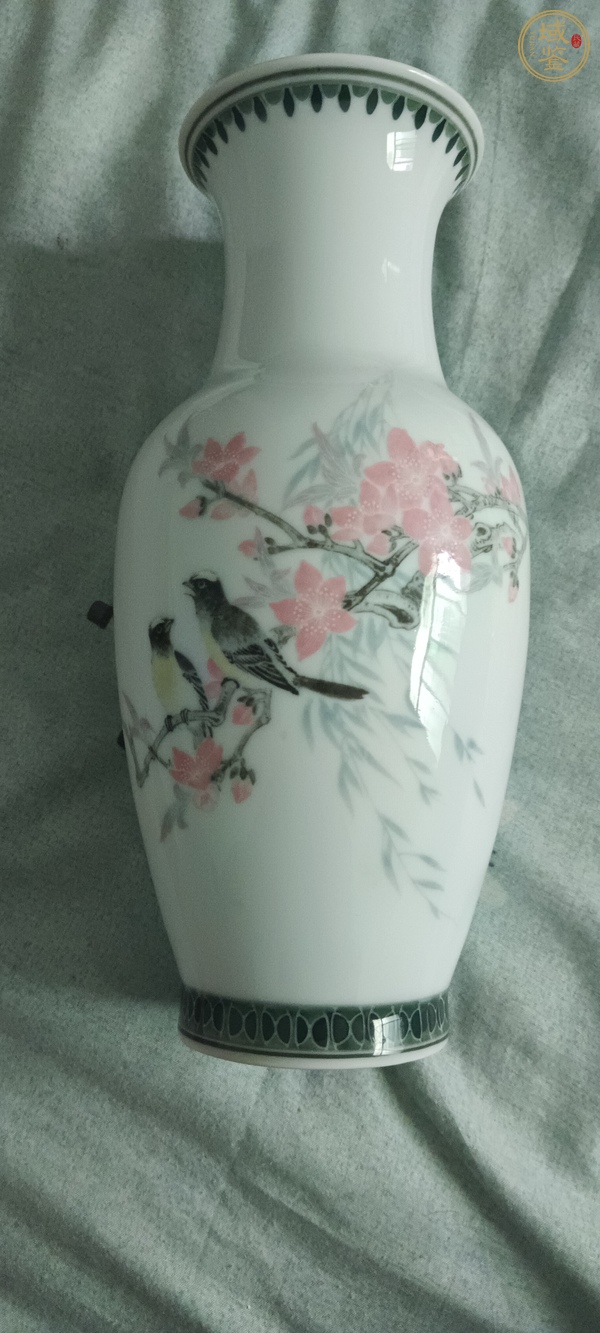 古玩陶瓷粉彩花鳥紋瓶真品鑒賞圖